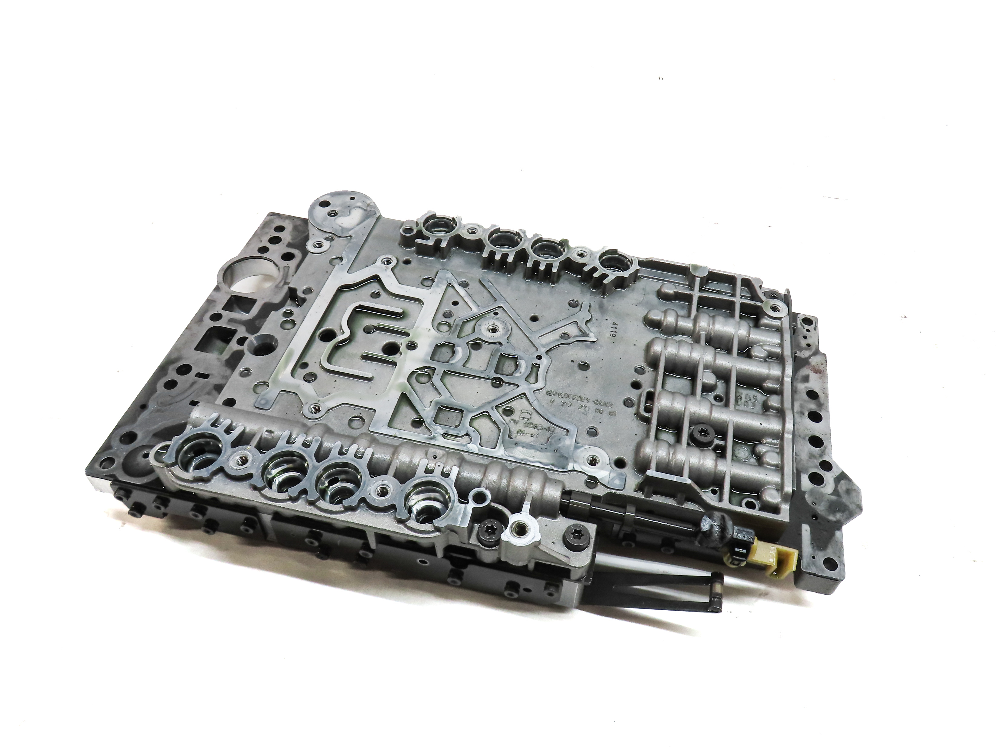 2013 MERCEDES GL450 GL550 ML550 (W166 X166) 722.9 TRANSMISSION VALVE BODY BLOCK — exact item pictured